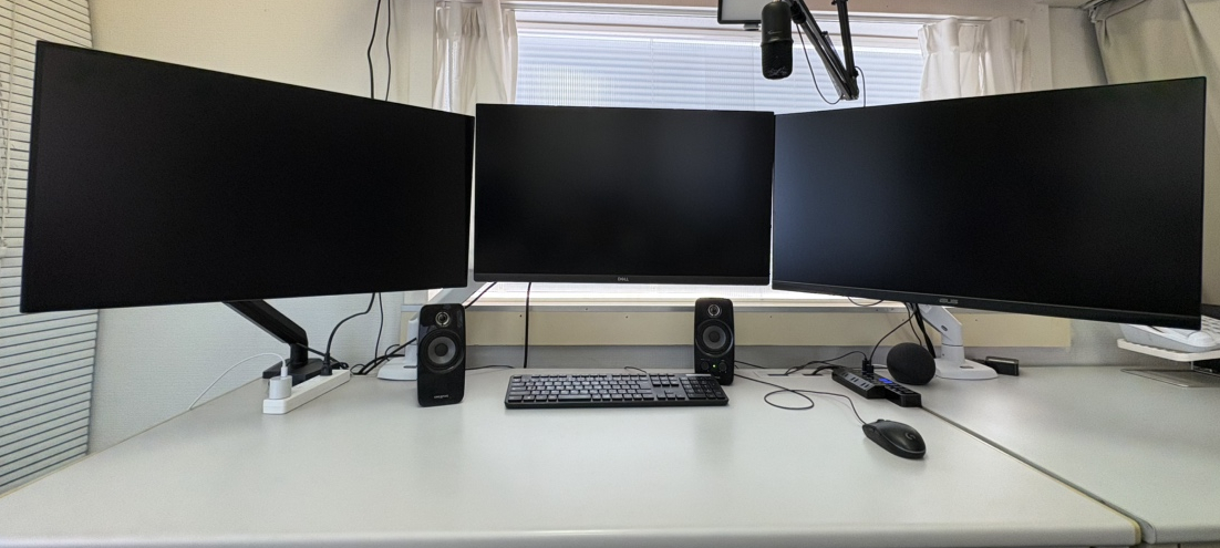 モニターアームが下がる問題とトリプルモニター環境の実例