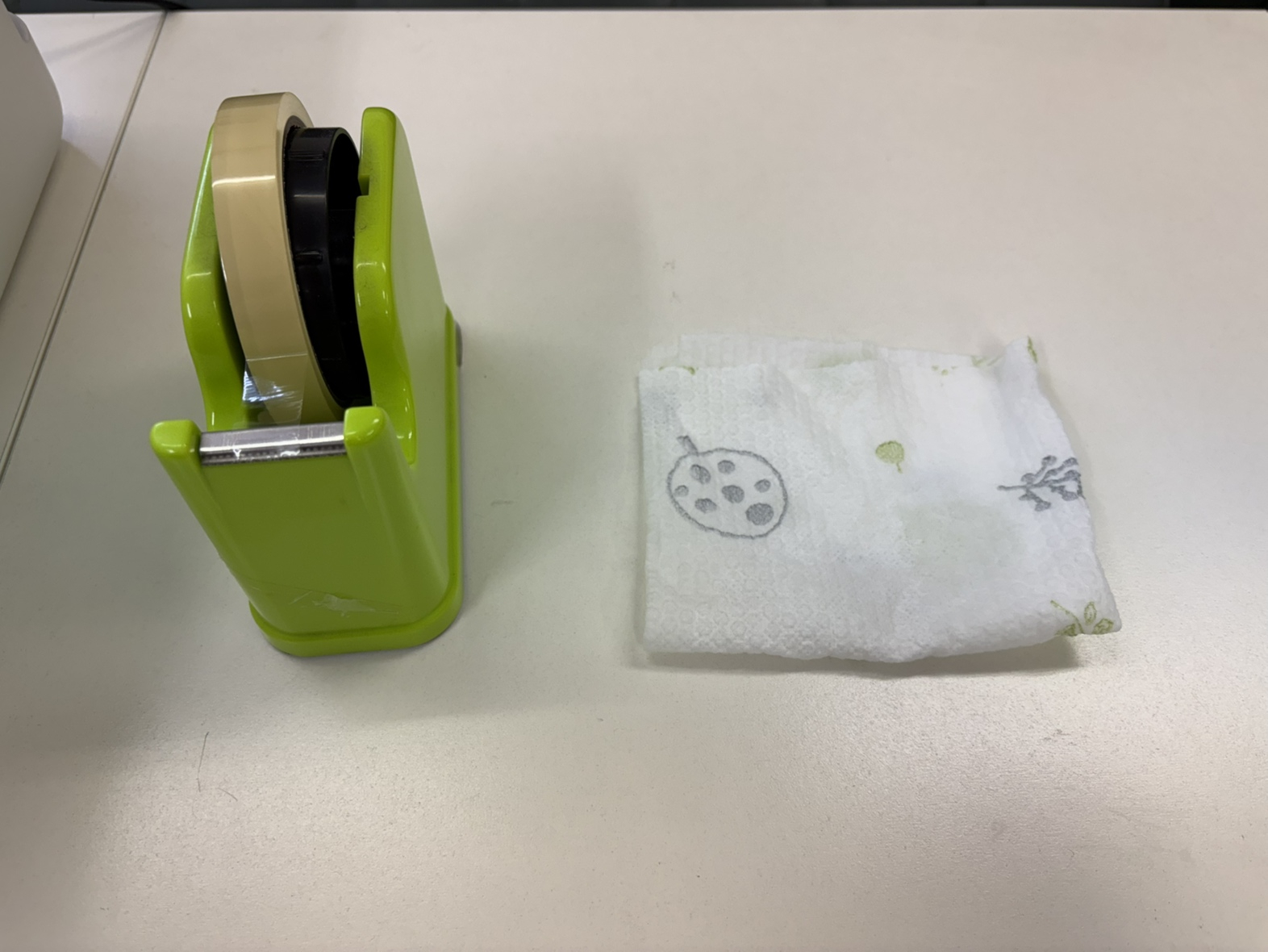 プリンターローラー掃除に使用するセロハンテープとかたく絞ったタオル