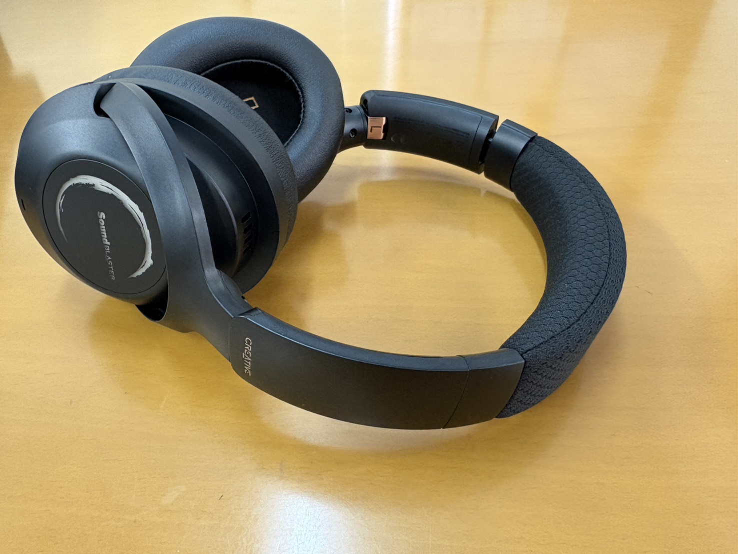 Sound Blaster GH7のヘッドバンドとイヤーパッド